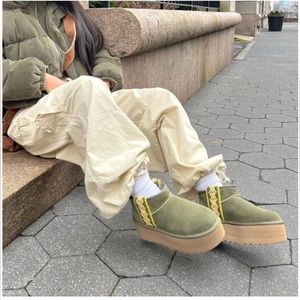 UGG Classic Ultra Mini Braid Platform OliveGreen Color Women Size8- worn once!